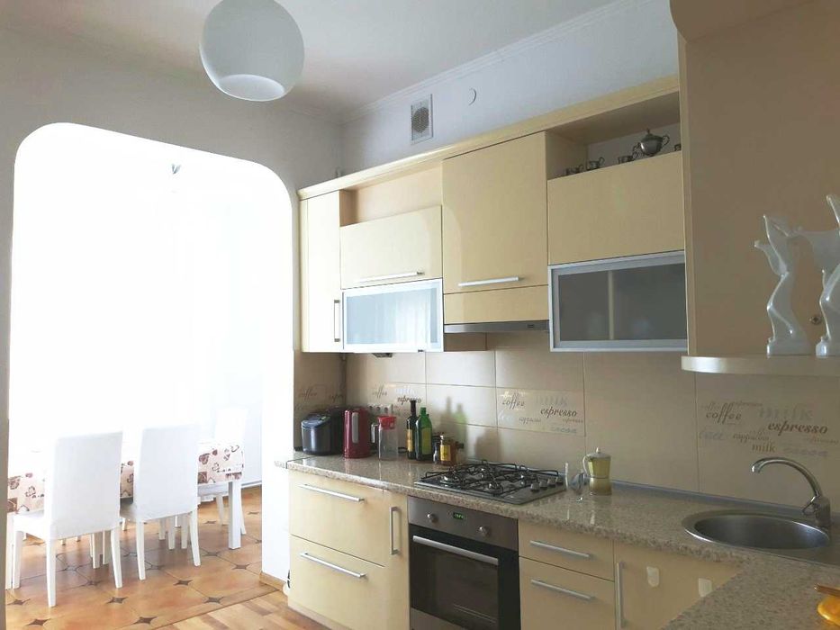Продаю будинок з ремонтом в м. Долина ( район Стара Долина ) з 6 сот. землі