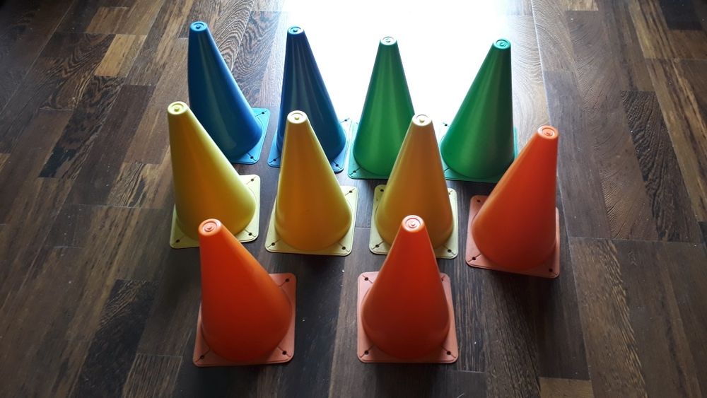 Pachołki treningowe 10 szt. 4 kolory