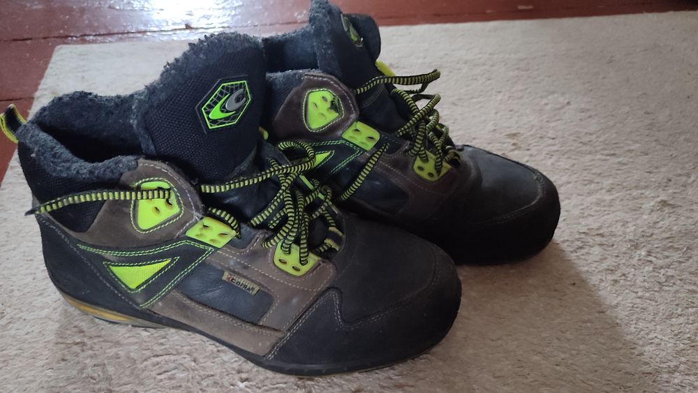 Спецвзуття, робочі черевики, захисне взуття