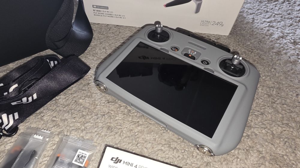 Drone DJI Mini 4 Pro - Fly More Combo