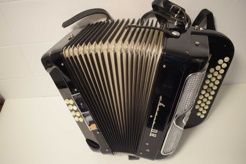 Concertina excelsior 4 voz com mala de transporte