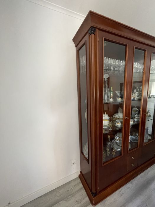 Vitrine em Madeira Maciça