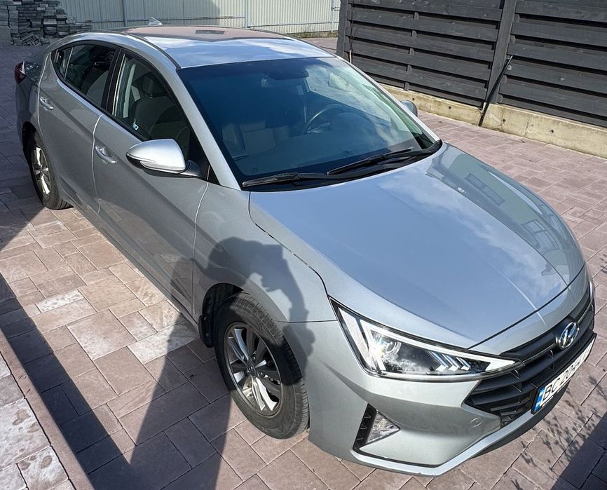 Автомобіль Hyundai Elantra 1.6 2019 рік