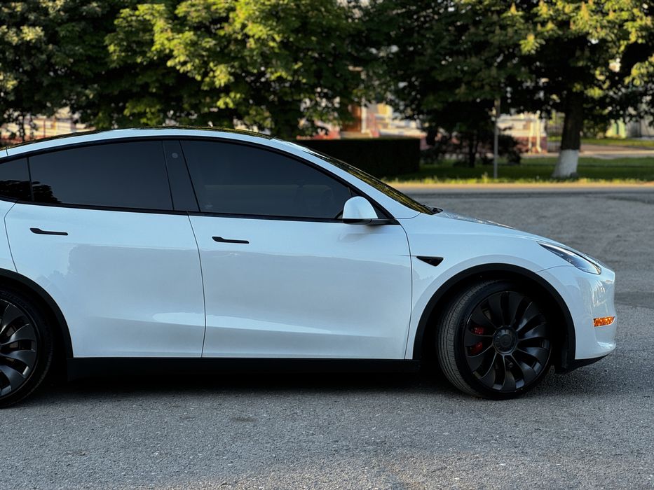 Tesla model Y Perfomance 2023
