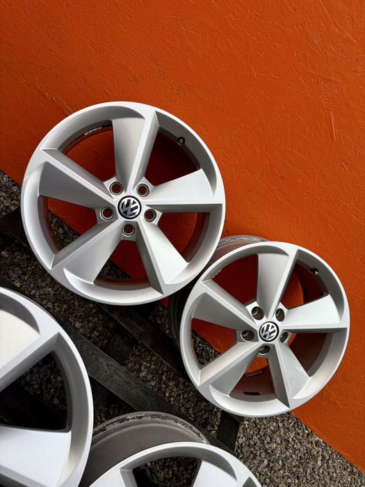 Диски R18 5.112 ET51 цо 57.1 гольф gti 5 6 7 шкода а5 а7 джета