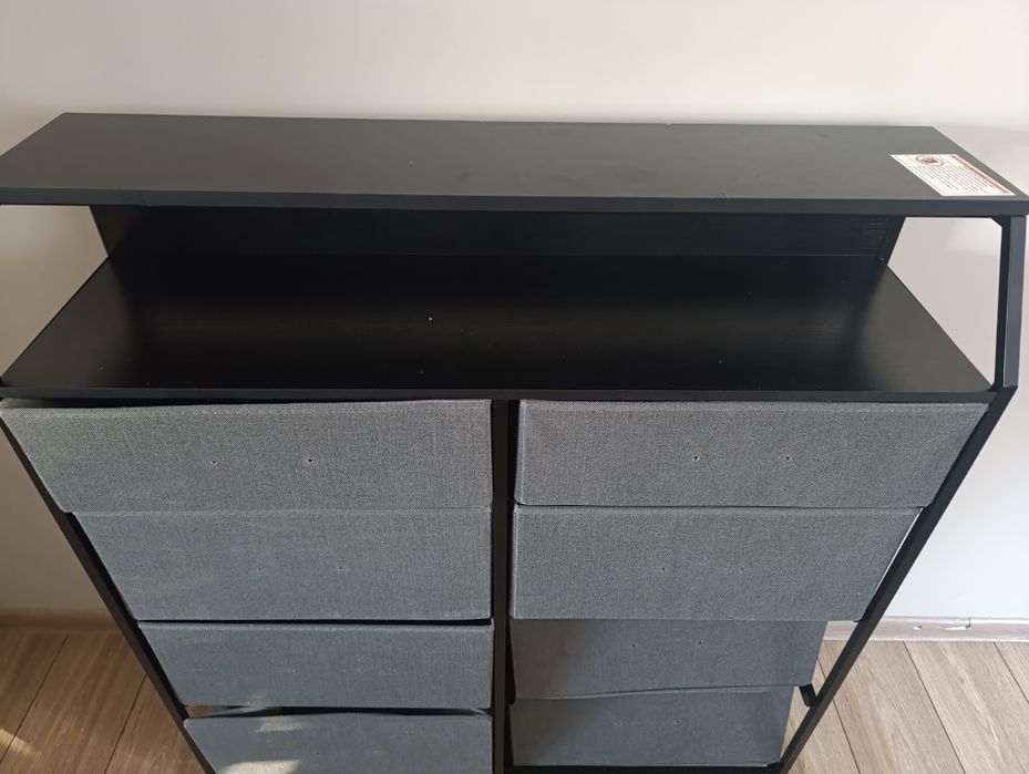 Czarna komoda materiałowa z 8 szufladami