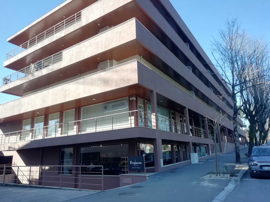 Garagem / Arrumos para Arrendamento nas Taipas – 36m2