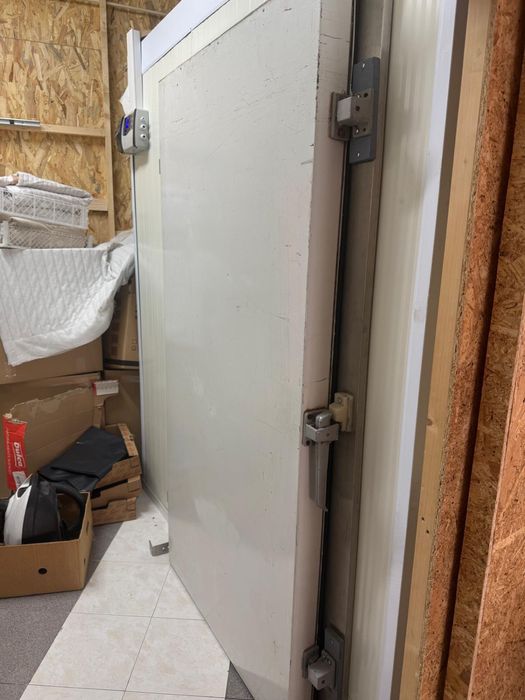 Vendo câmara frigorífica / arca de congelação completa.