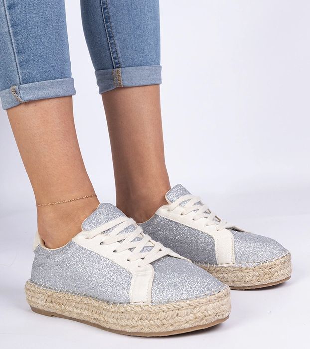 Srebrne damskie espadryle zdobione brokatem Taredo