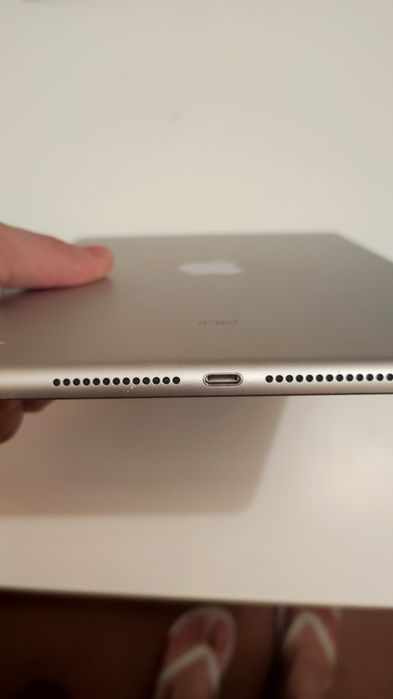 Apple iPad 6th Gen426382072595752962