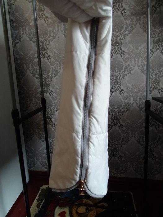 Белая женская куртка