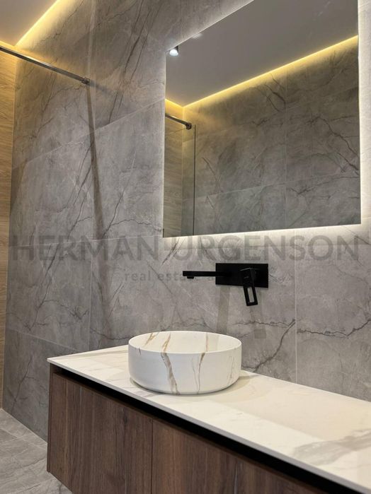 Продаж дуплексу 175 м.кв / 3.5 сотки / Ужгород, р-н Садовий