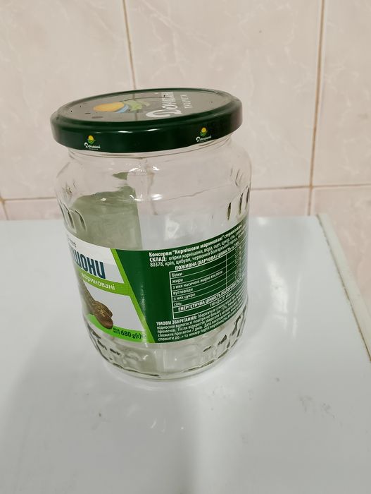 Банки 0,5 ,0,72 , відра пластикові 5 л