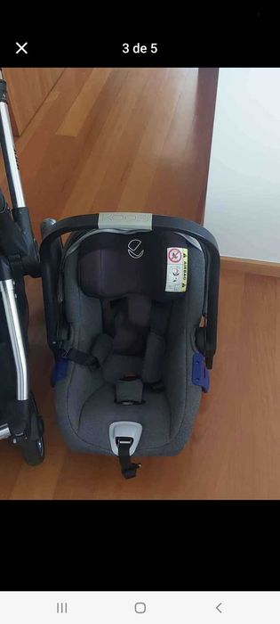 Carrinho desportivo e ovo bébé