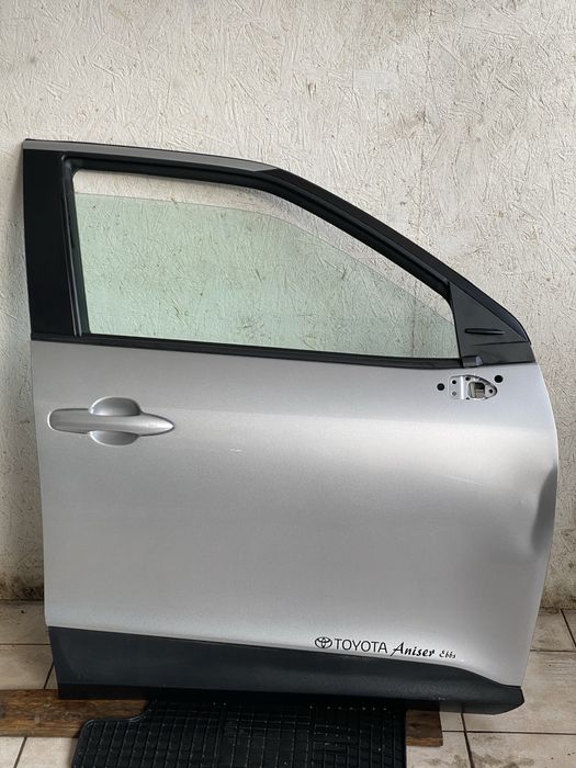 Toyota yaris cross drzwi 1L0