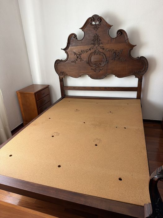 Mobilia de quarto em mogno maciço