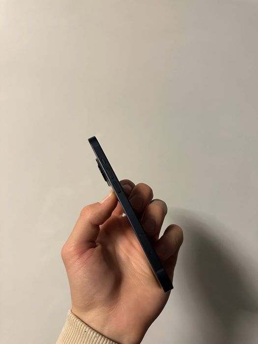 iPhone 13 на 256gb в идеальном состоянии.