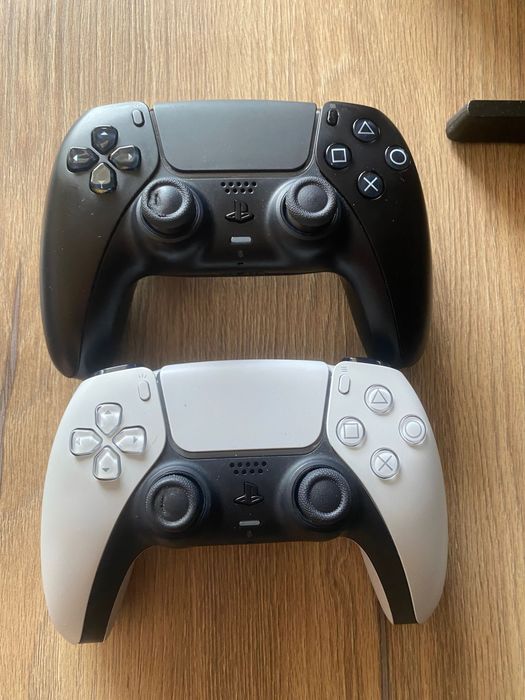Ps5 z napędem 1tb+ dwa pady