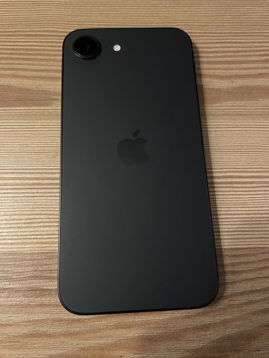 iPhone 16e - Como Novo.