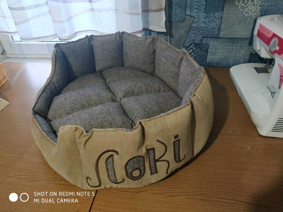 Лежак для котів і собак, можливо, з іменем