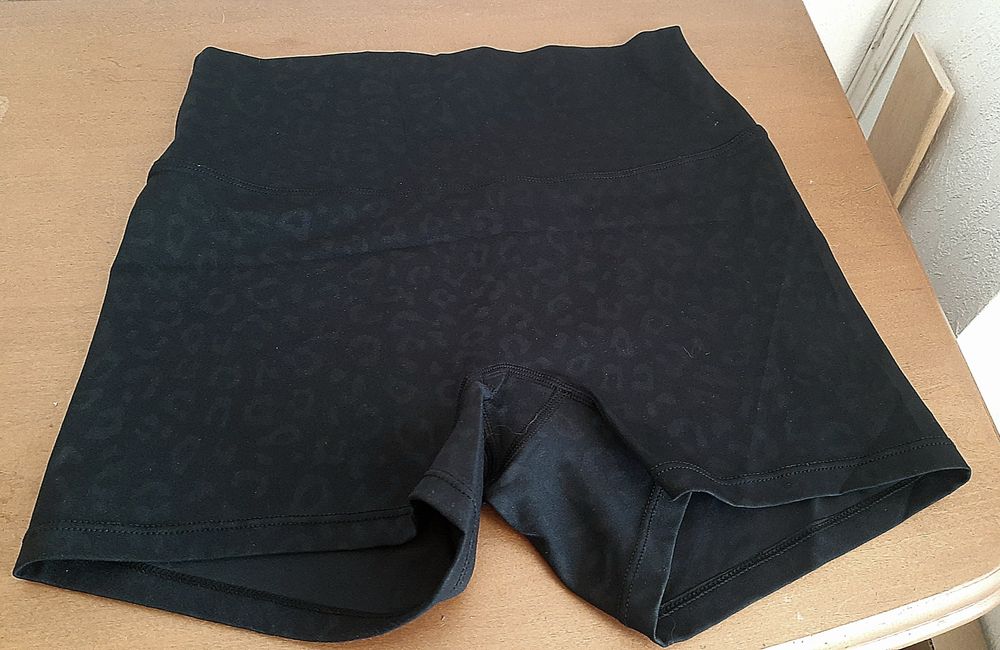 Спортивні шорти леопард принт нові