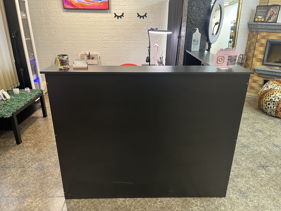 Рецепшн стійка адміністратора