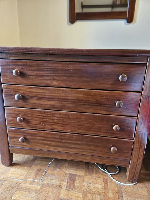 Comoda em madeira maciça