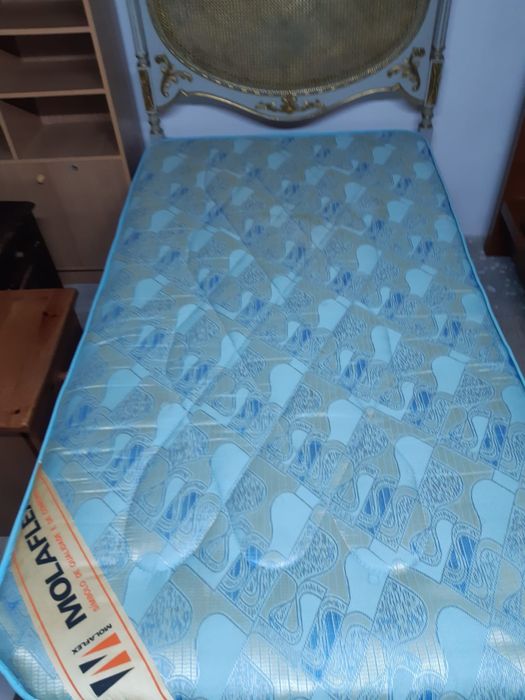 Cama de solteiro vintage