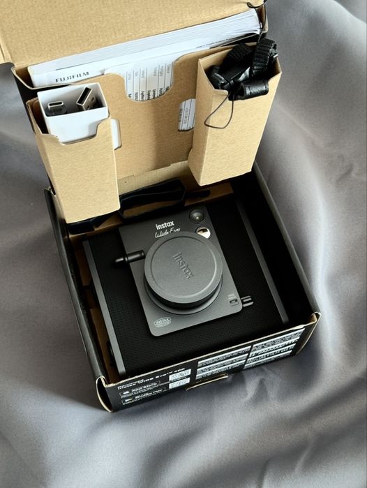 Aparat Instax Wide Evo