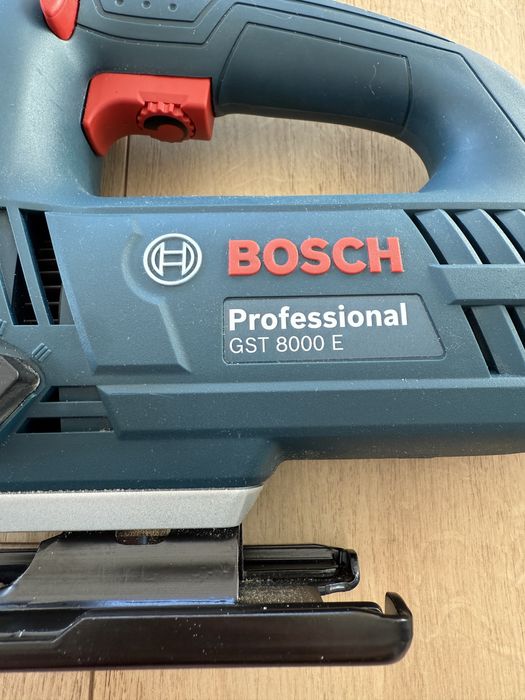 BOSCH Professional wyrzynarka sieciowa GST 8000 E drewno metal niebies