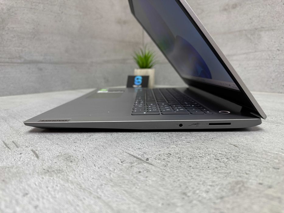Стильний ноутбук Lenovo IdeaPad 3 17IML05/i5-10210u/512gb ssd/17.3"