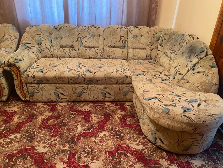 Кутовий диван та крісло