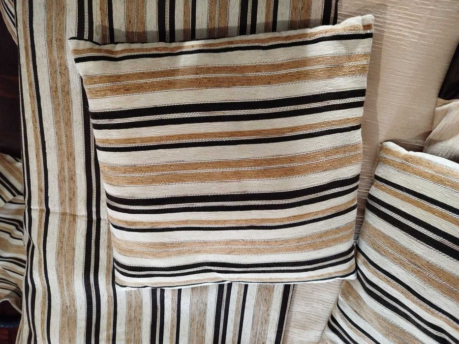 conjunto de cortinados, almofadas e colchas