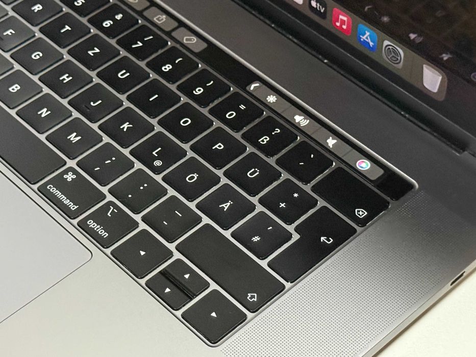 Apple MacBook Pro 15 2018 TouchBar - i7 16GB / 256GB - 84% Kondycji Baterii - Gwarancja - Stan BDB -