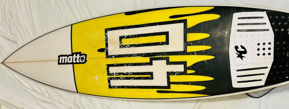 Prancha de Surf Matta 5’8” + Quilhas FCS II MB – Excelente Estado