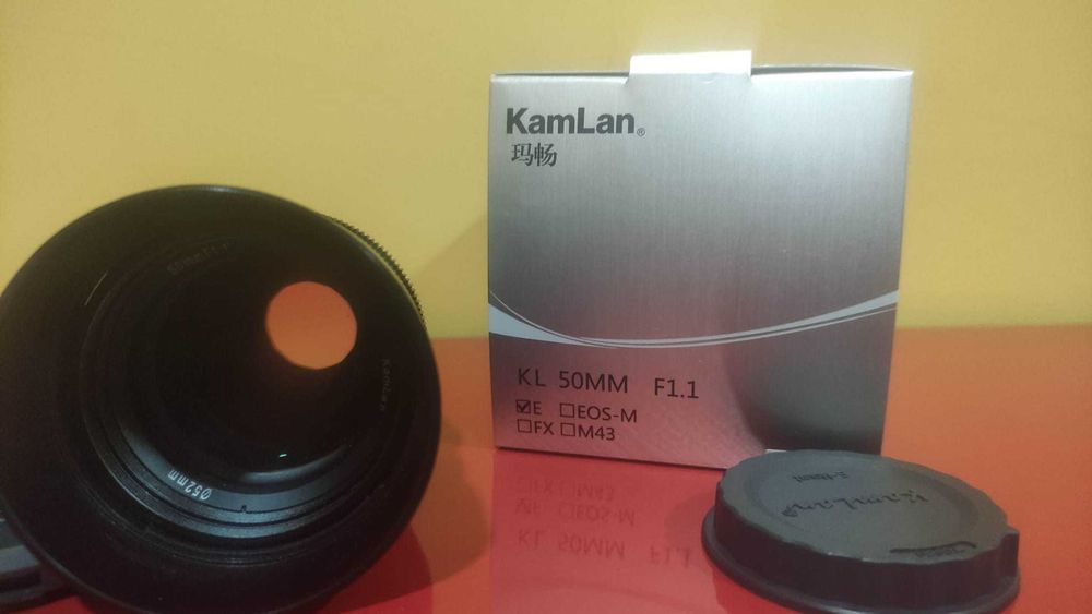 Lente Kamlan 50mm f/1.1 para câmaras Sony E.