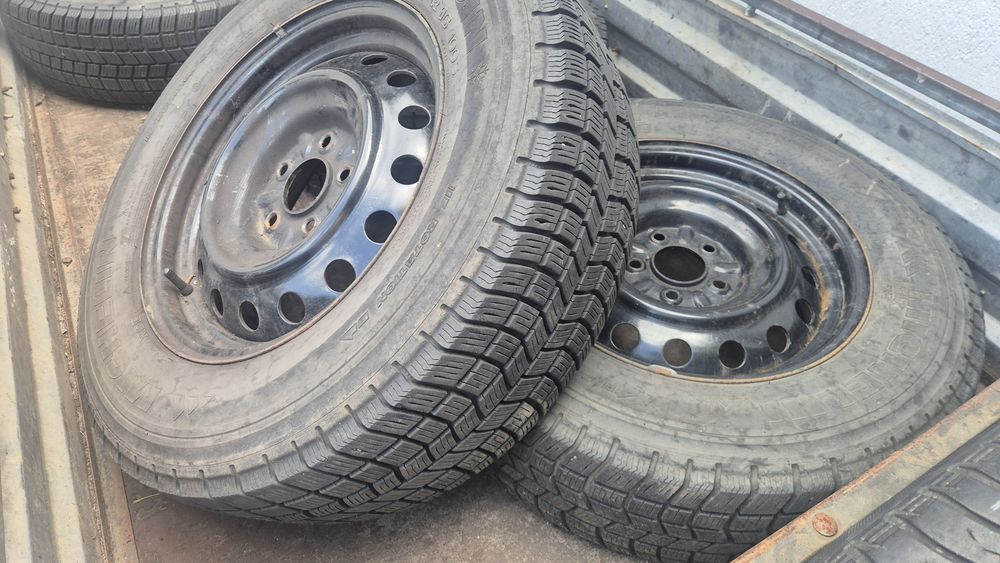 Opony Michelin Alpin 4x4, 215/70 16R.