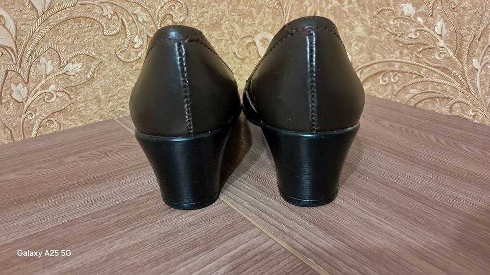 Продам туфли кожаные  р.39.
