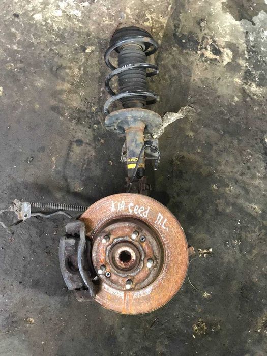 Цапфа передня ліва ступиця супорт стойка взборі Kia Ceed 12-18 кіа сід