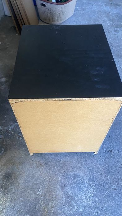 Mesinha de cabeceira IKEA
