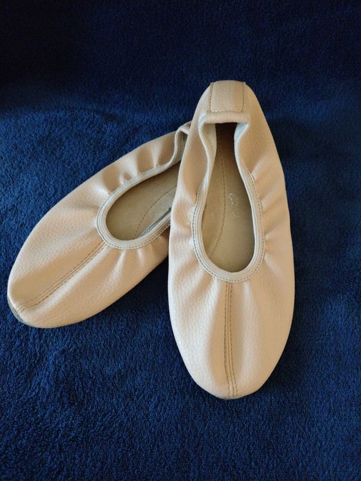 Baleriny do tańczenia dla dziewczynki