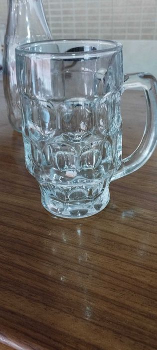 Copos,  canecas e chávenas novas e como novas