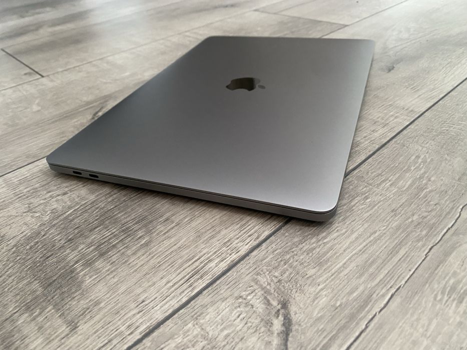 MacBook Pro retina 13 touchbar 2019 2.8 core i7/16/256 гарна батарея