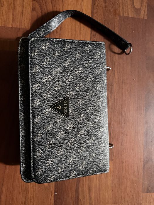 сумка Guess на замке