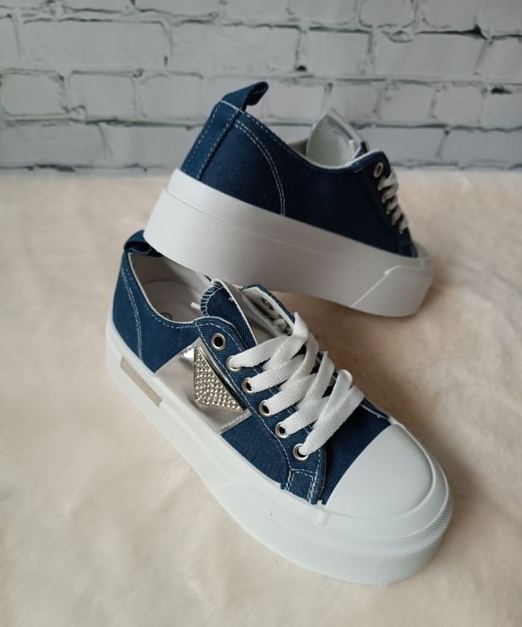 Jeansowe trampki na platformie 39