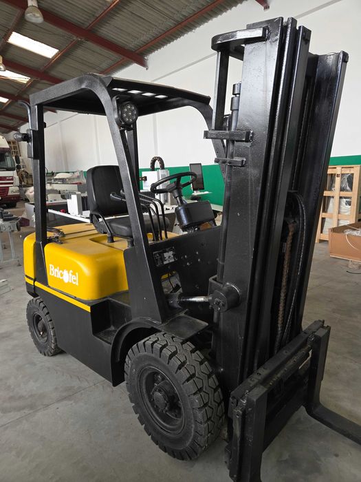Empilhador 2.5ton em bom estado