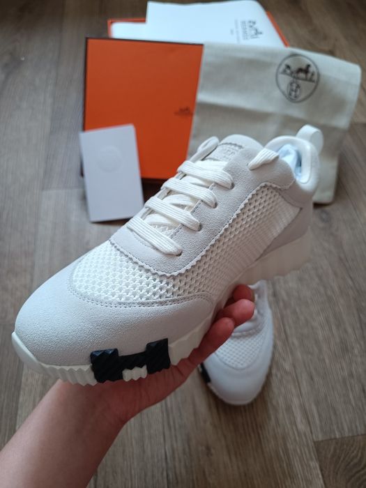 Кросівки Hermes.