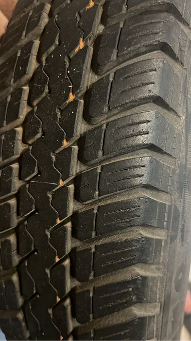 Roda de carro e pneu