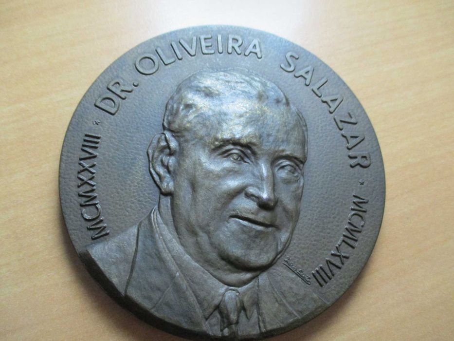 Medalha DR.Oliveira Salazar MCMLXVIII Ultramar Também É Portugal
