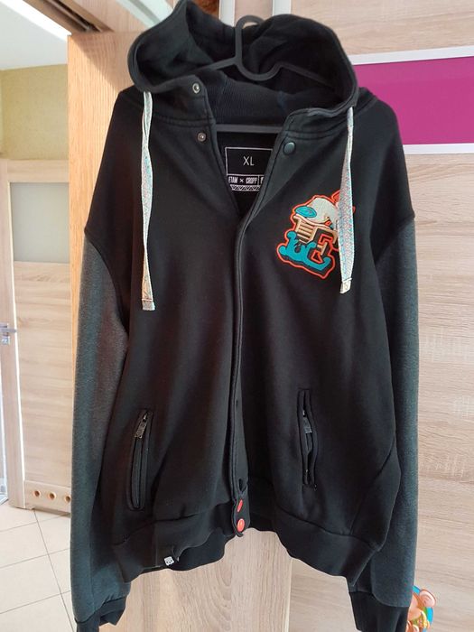 Bluza Cropp z kapurem czarna rozmiar XL Skate